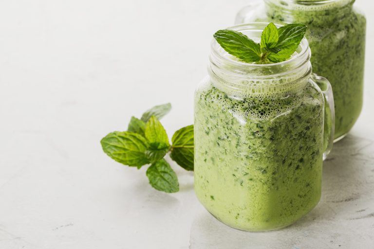 Read more about the article Smoothie vert à la menthe et sirop d’érable