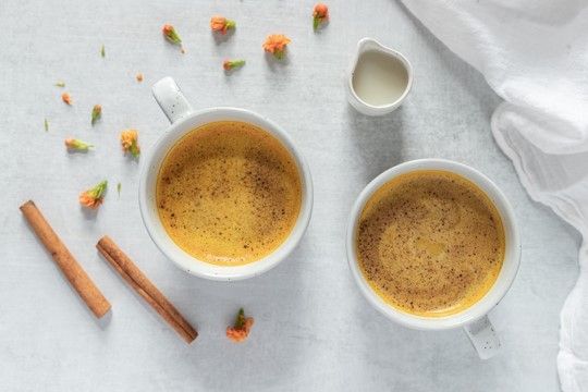 Read more about the article Latte crémeux au curcuma et sirop d’érable